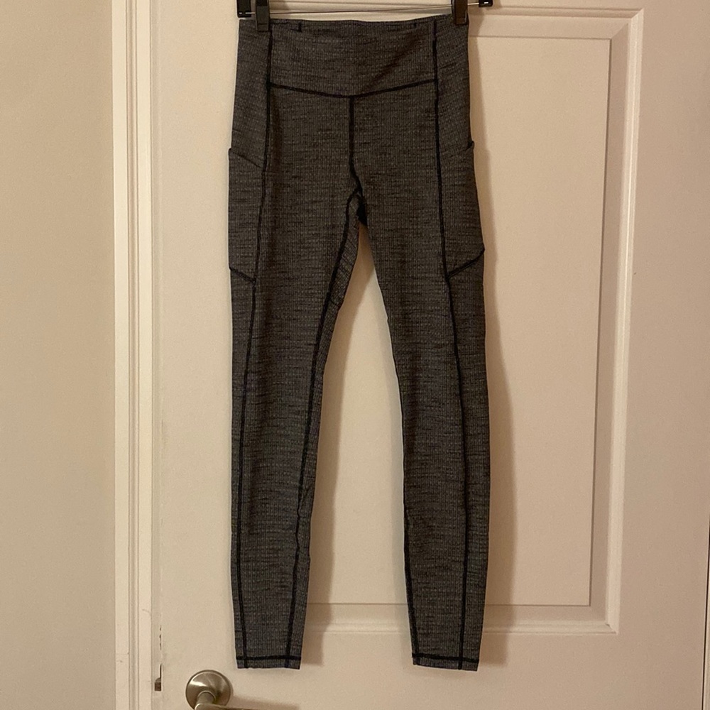 Lululemon Athletica Speed Up MR Tight 28". Size 6.